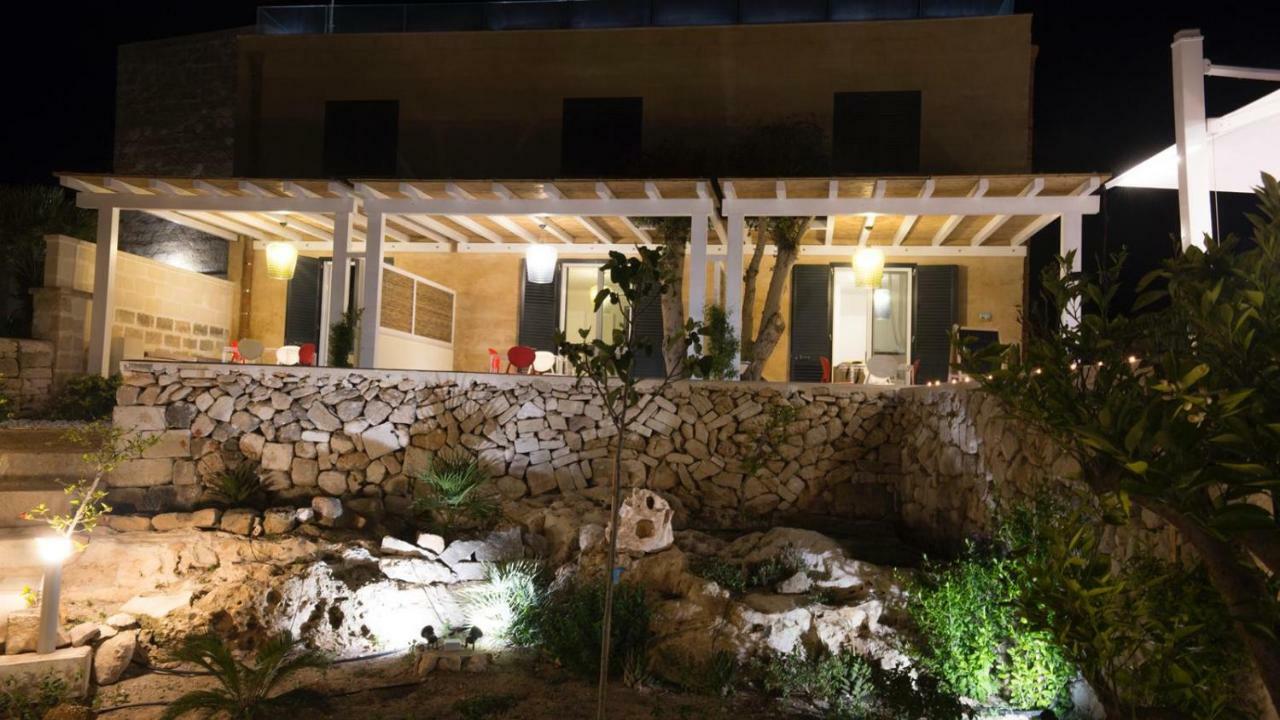 Le Suites Del Carrubo Фавиняна Екстериор снимка