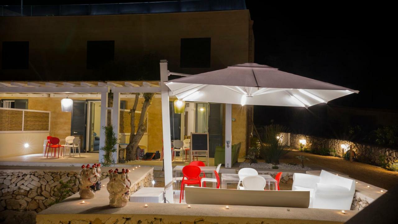 Le Suites Del Carrubo Фавиняна Екстериор снимка