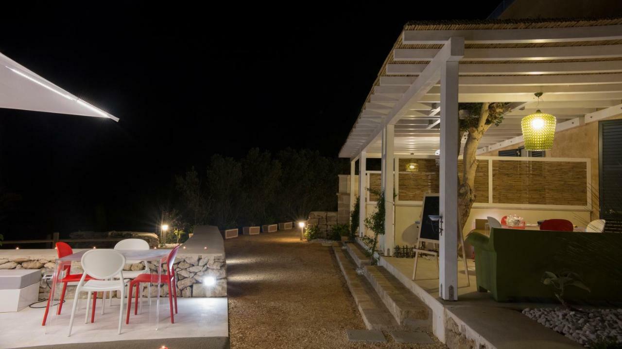 Le Suites Del Carrubo Фавиняна Екстериор снимка